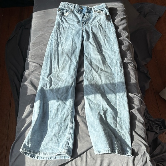 High rise size 4 H&M jeans. - Picture 1 of 3